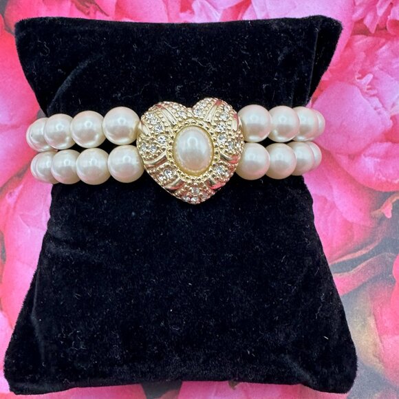 Vintage Richelieu Double Faux Pearl Bracelet with heart “centerpiece” covered in - Picture 9 of 14